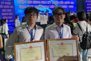 Hai học sinh lớp 11 tạo thành công thiết bị giám sát môi trường nuôi tôm Hai học sinh lớp 11 tạo thành công thiết bị giám sát môi trường nuôi tôm